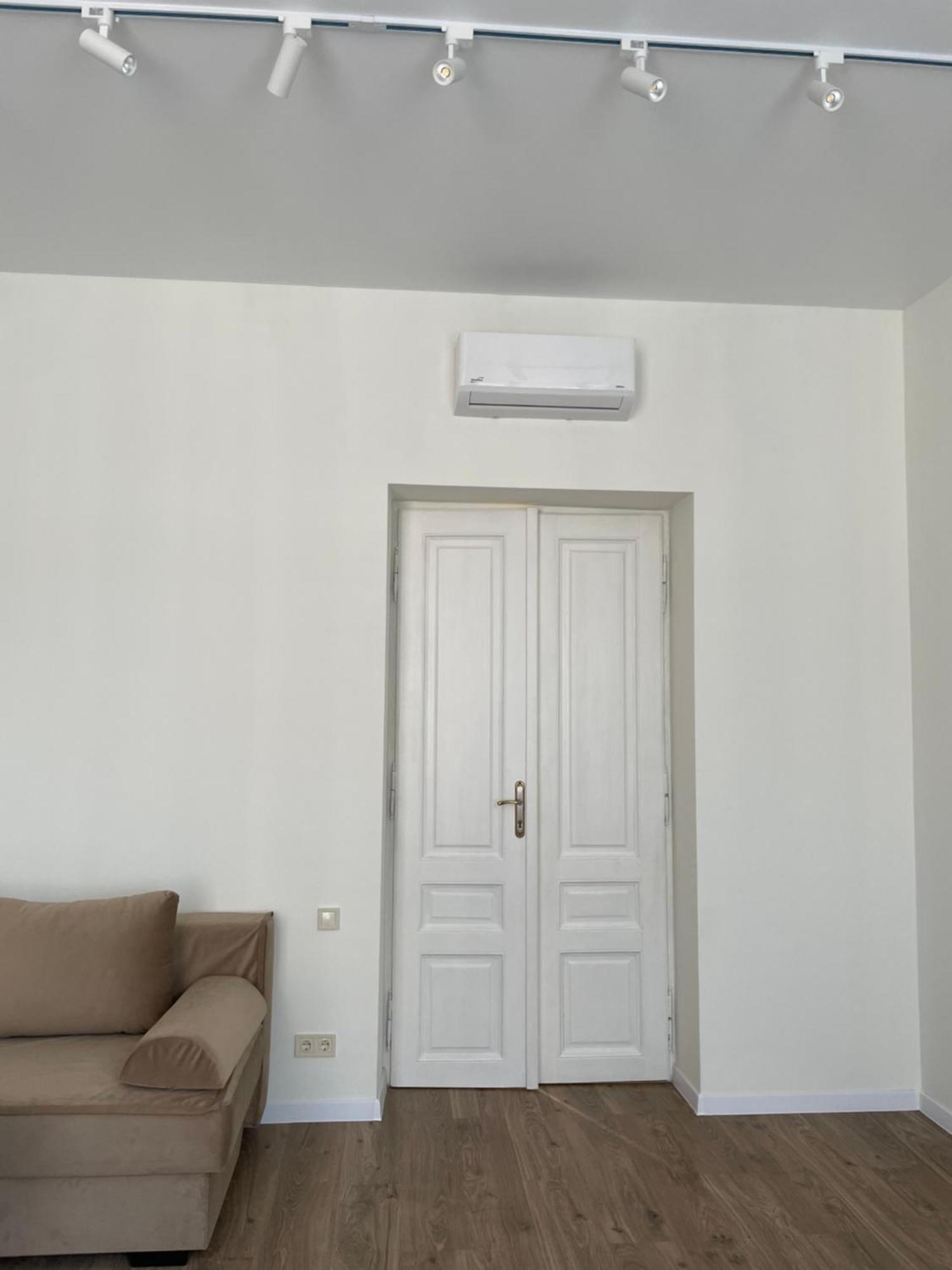 Тиктора, 3 Центр Appartement Lviv Buitenkant foto